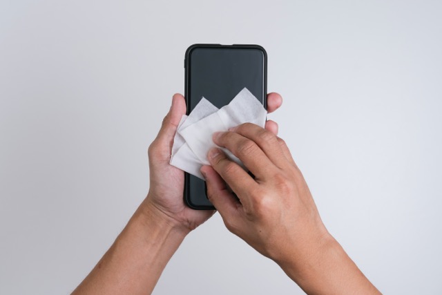 how to disinfect your smartphone